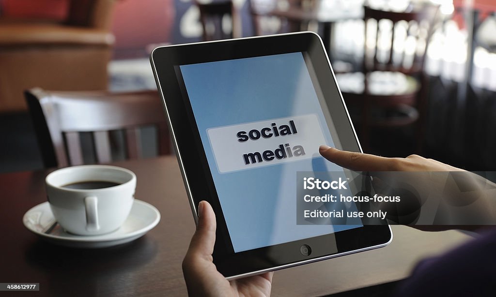 ソーシャルメディアの iPad - iPadのロイヤリティフリーストックフォト
