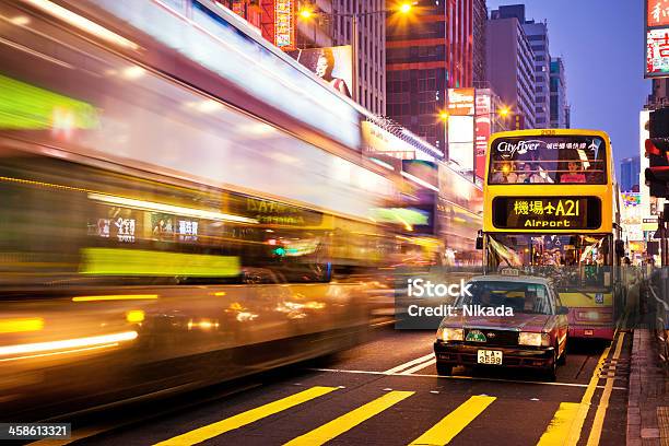 Verkehr Durch Hong Kong Stockfoto und mehr Bilder von Abenddämmerung - Abenddämmerung, Abwarten, Architektur