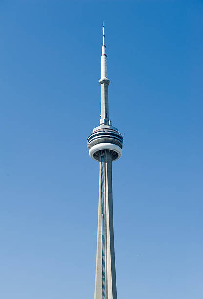 cn tower toronto, ontario, kanada - cn tower stock-fotos und bilder