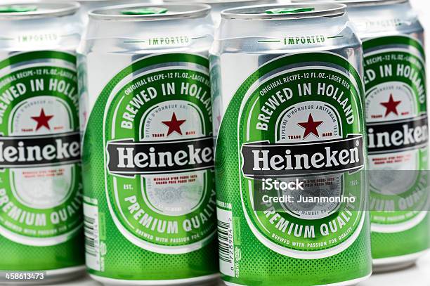 Foto de Pacote De Seis Cervejas De Heineken e mais fotos de stock de Barrilete - Barrilete, Bebida, Bebida alcoólica
