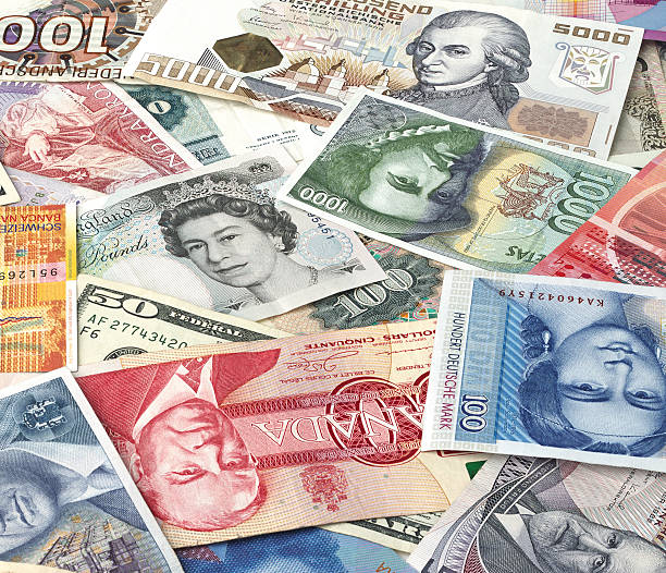 さまざまな国短期国債 - bill dollar currency number 100 ストックフォトと画像