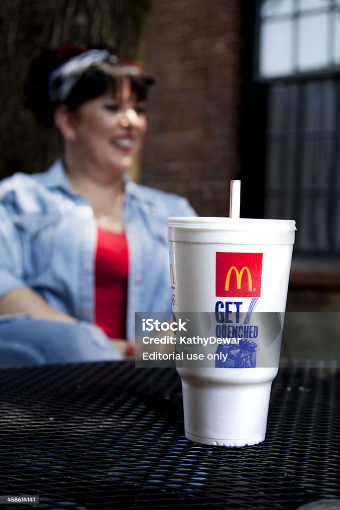Borraccia McDonalds bere la coppa - Foto stock royalty-free di McDonald's