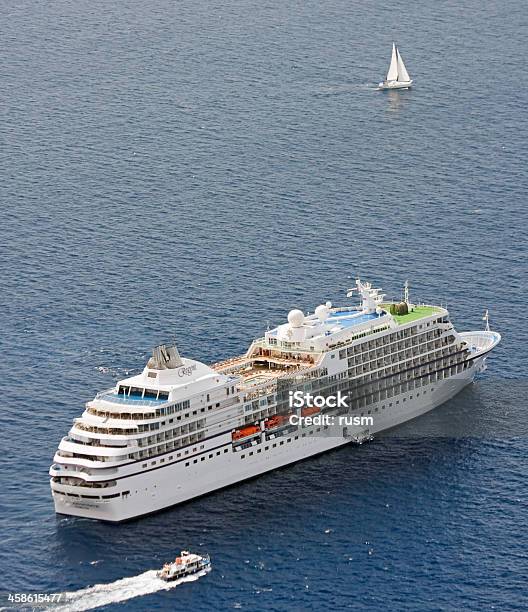 Photo libre de droit de Seven Seas Navigator banque d'images et plus d'images libres de droit de Santorin - Santorin, Archipel des Cyclades, Au-dessus de