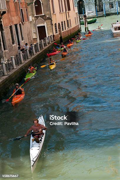 Kanufahrer Kanal In Venedig Italien Stockfoto und mehr Bilder von Anzahl von Menschen - Anzahl von Menschen, Architektur, Editorial