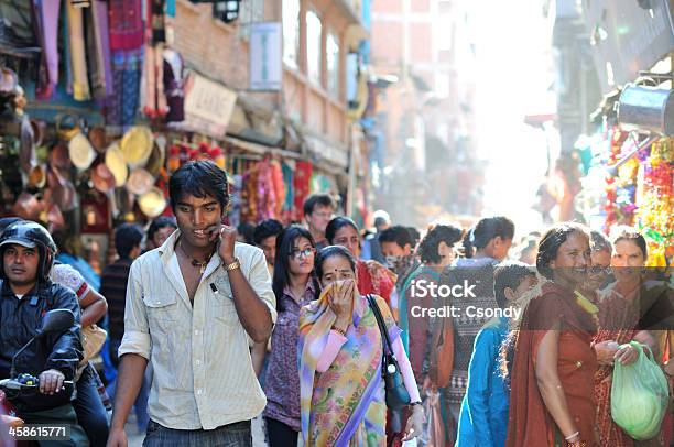 Multitud En La Calle Foto de stock y más banco de imágenes de Andar - Andar, Asia, Asia del Este