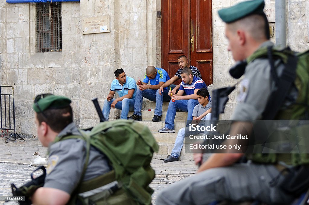 Israelíes y palestinos en Jerusalén del barrio musulmana - Foto de stock de Jerusalén libre de derechos