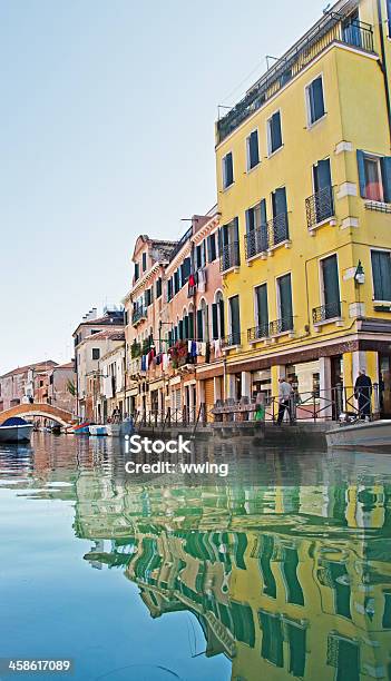 Pequeno Canal De Veneza - Fotografias de stock e mais imagens de Canal - Água Corrente - Canal - Água Corrente, Cultura Italiana, Destino de Viagem