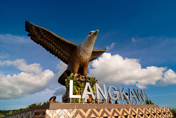 place eagle à langkawi - pulau langkawi photos et images de collection