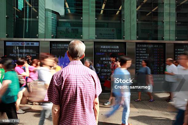 Życie Miasta Hong Kong - zdjęcia stockowe i więcej obrazów Tablica notowań - Tablica notowań, Aktywni seniorzy, Azja