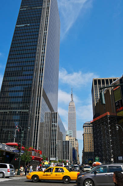 nyc miasta w empire state building, w.33rd street, manhattan - editorial shadow new york city manhattan zdjęcia i obrazy z banku zdjęć