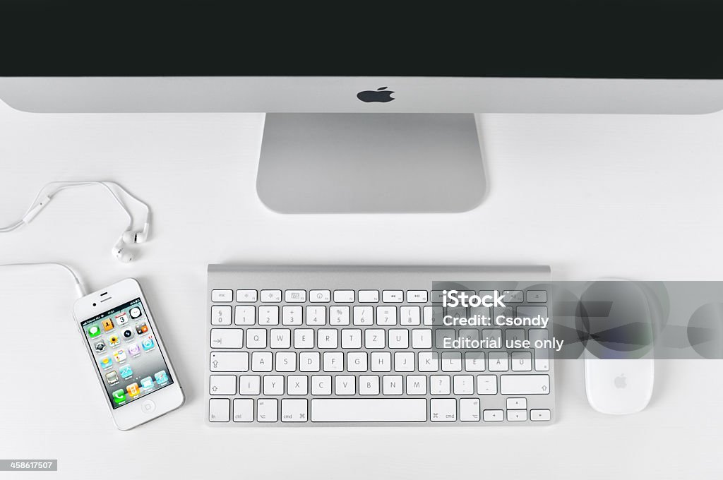 Blanc iPhone 4 équipées d'iMac - Photo de Clavier d'ordinateur libre de droits