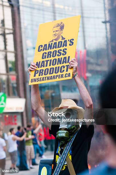 Protester — стоковые фотографии и другие картинки G8 - G8, Group of 20, Большая группа людей