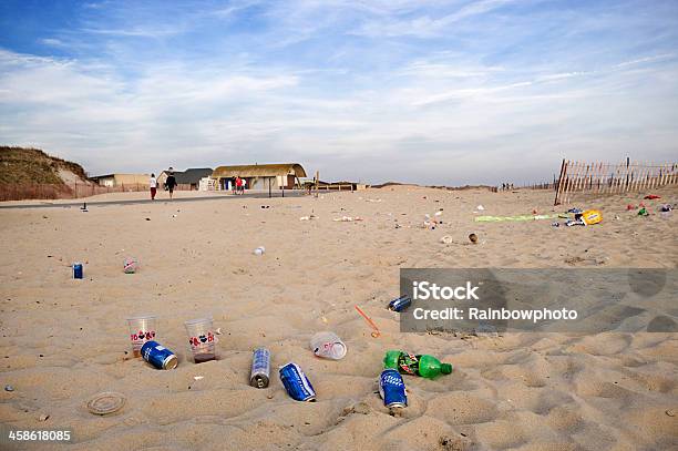 Photo libre de droit de Décharge Sur La Plage banque d'images et plus d'images libres de droit de Plage - Plage, Pique-nique, En désordre