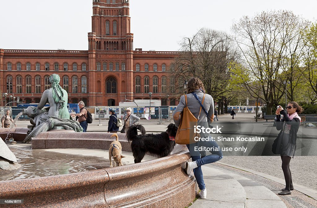 Neptun fonte e Prefeitura de Berlim, Alemanha - Foto de stock de Alemanha royalty-free