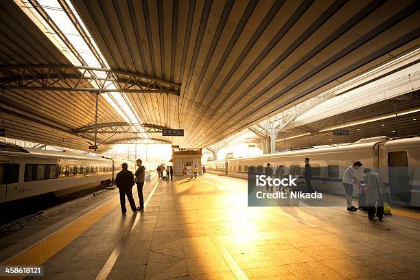 中央鉄道駅北京中国 - 中国のストックフォトや画像を多数ご用意 - 中国, 群集, 鉄道駅