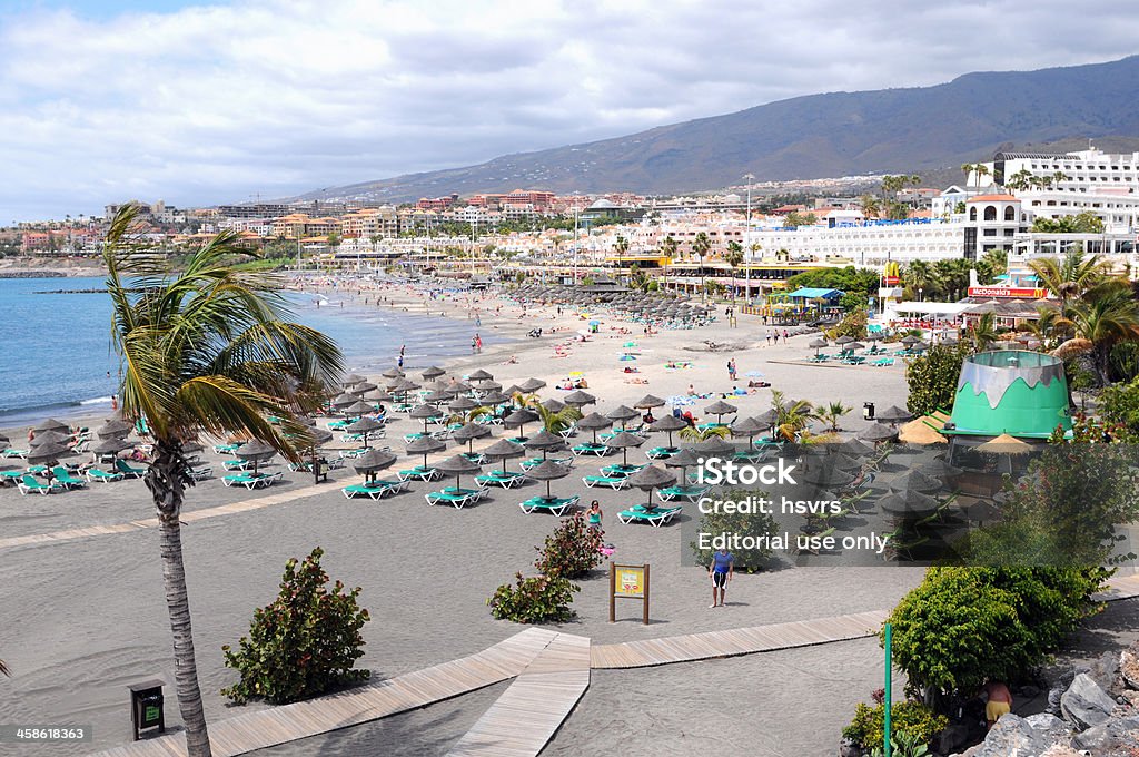 Playa y el paisaje de Playa de las Américas, Tenerife (España - Foto de stock de Arona - Tenerife libre de derechos