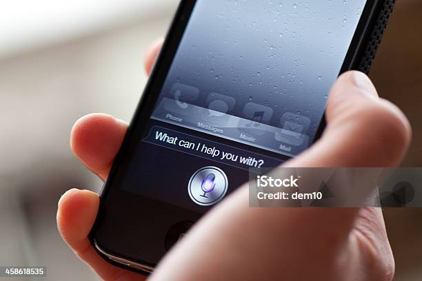 Siri - zdjęcia stockowe i więcej obrazów Telefon - Telefon, Aplikacja mobilna, Apple Computers