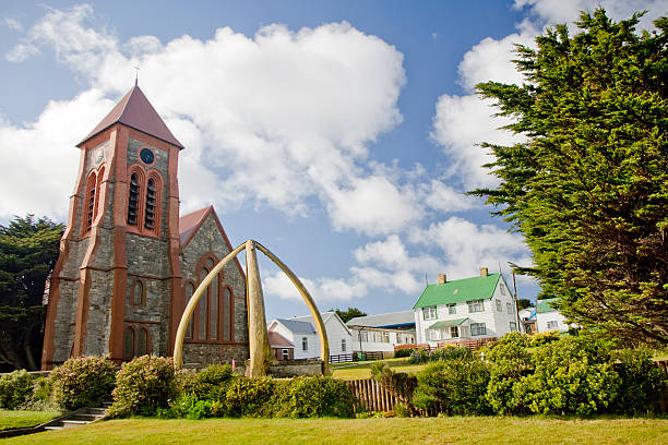 puerto stanley iglesia de las islas malvinas - islas malvinas fotografías e imágenes de stock