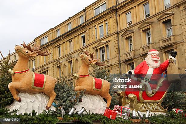 Weihnachtsmarkt Stockfoto und mehr Bilder von Baum - Baum, Christkindlmarkt, Dekoration