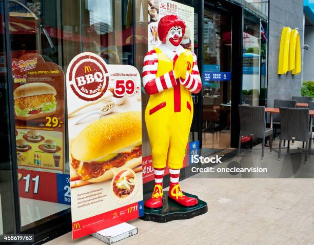 Ronald Mcdonald Em Banguecoque Tailândia - Fotografias de stock e mais imagens de McDonald's - McDonald's, Banguecoque, Estátua