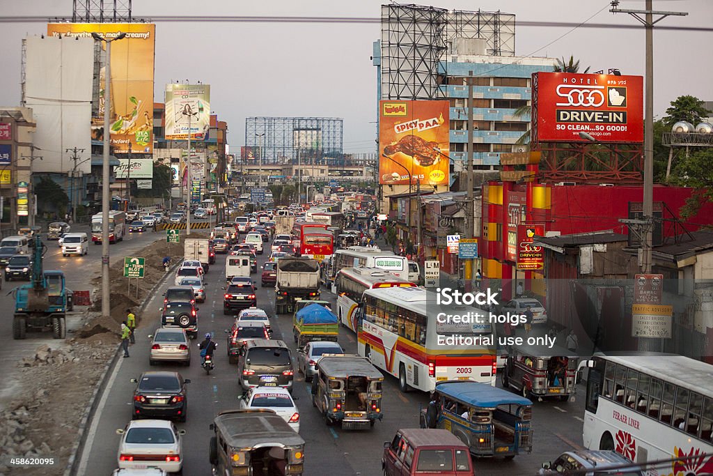 Szczytowe godziny w Metro Manila - Zbiór zdjęć royalty-free (Architektura)