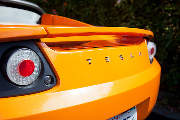 vista trasera de un final naranja convertible - sports car car business editorial fotografías e imágenes de stock