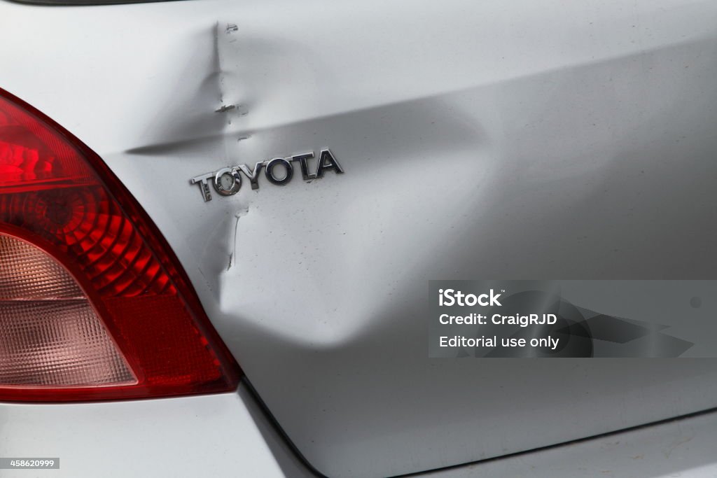 Endommagé Toyota - Photo de Cabossé libre de droits