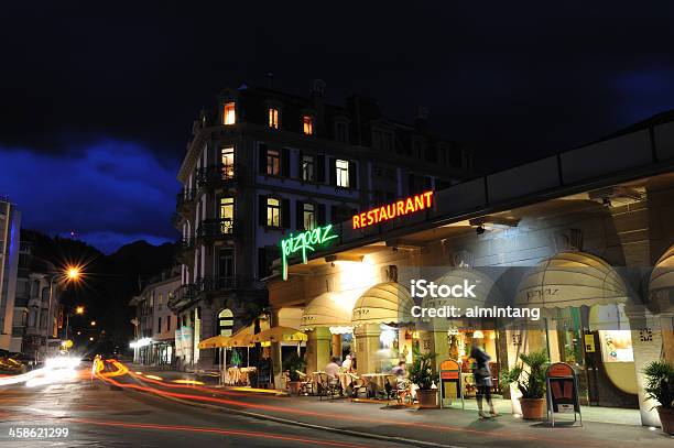 Speisen Im Freien In Interlaken Stockfoto und mehr Bilder von Bauwerk - Bauwerk, Beleuchtet, Essen am Tisch