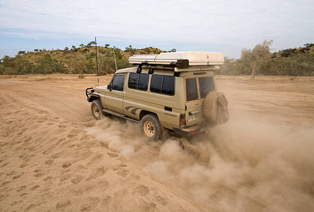 bungle bungles внедорожные - 4x4 outback australia kimberley стоковые фото и изображения