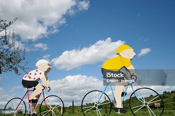 Цикл Занятие В Путешествие De Франция — стоковые фотографии и другие картинки Тур де Франс - Тур де Франс, Двухколёсный велосипед, Жёлтая майка лидера - веломайка