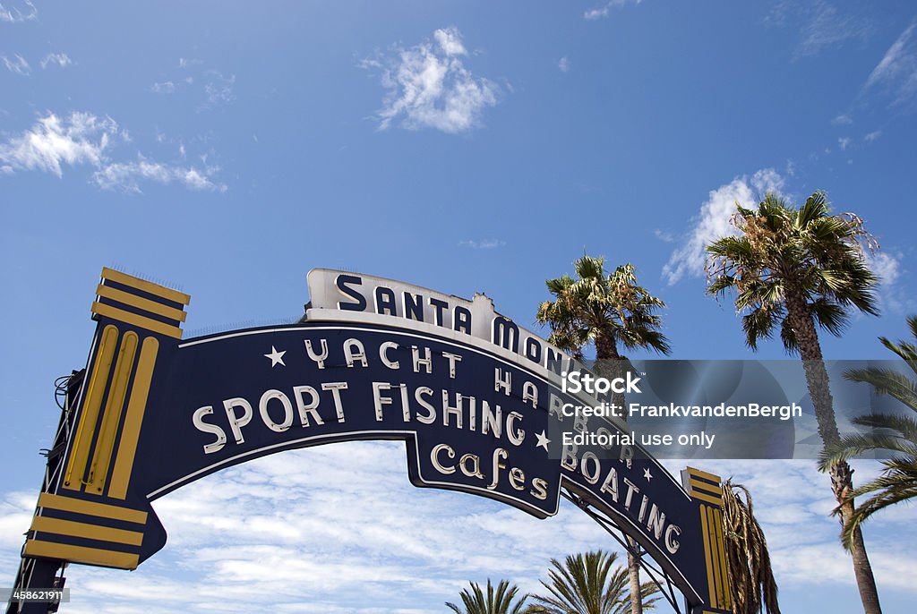 Jetée de Santa Monica de l'entrée - Photo de Santa Monica Pier libre de droits