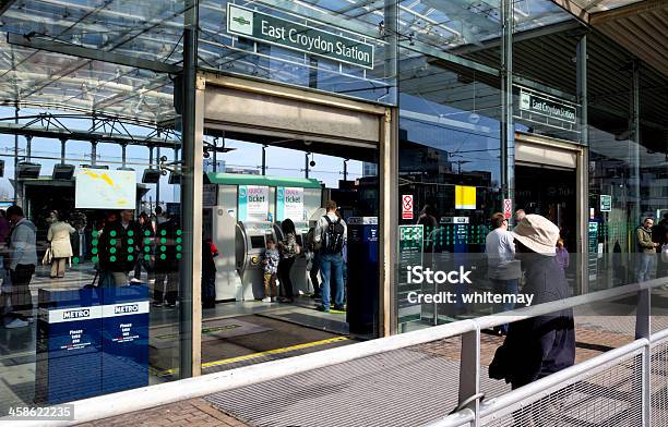 Estación Este De Croydon Foto de stock y más banco de imágenes de Croydon - Inglaterra - Croydon - Inglaterra, Estación - Edificio de transporte, Actividad