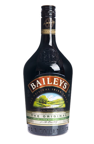 baileys irish cream garrafa - editorial europe food drink - fotografias e filmes do acervo