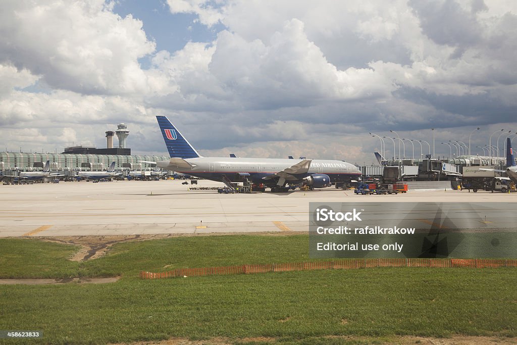 Planes presso l'Aeroporto internazionale O'Hare - Foto stock royalty-free di Aeroplano