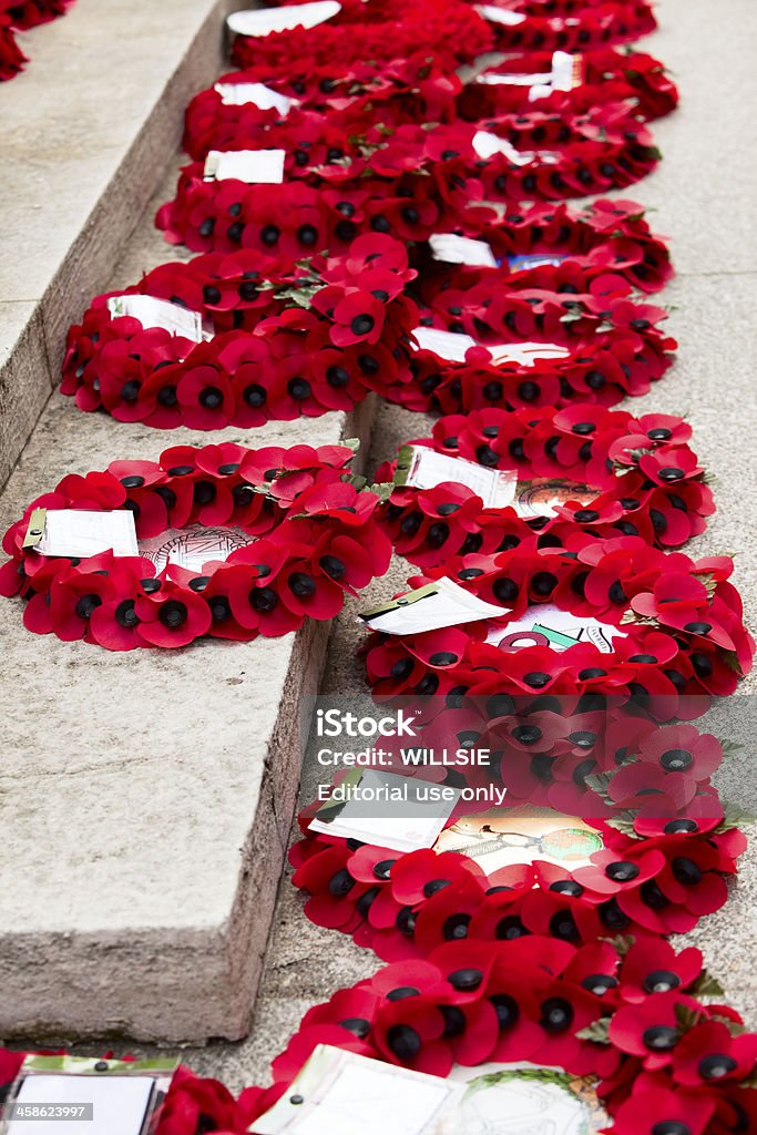 Mak wreaths na dzień pamięci wokół Cenotaf w Londynie - Zbiór zdjęć royalty-free (Londyn - Anglia)