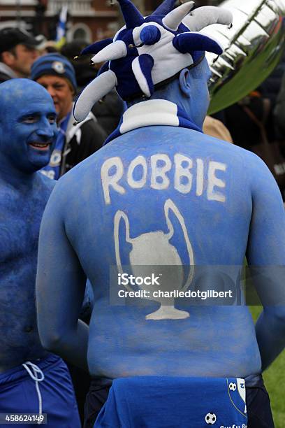 I Tifosi Del Chelsea Coppa Europea Parade - Fotografie stock e altre immagini di A petto nudo - A petto nudo, Blu, Cappello