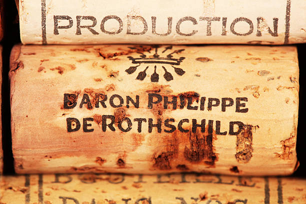 vino tappi baron philippe de rothschild - rothschild foto e immagini stock