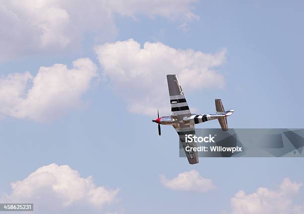 P 51 Mustang Wwii Vintage Militärflugzeug Im Airshow Stockfoto und mehr Bilder von Altertümlich