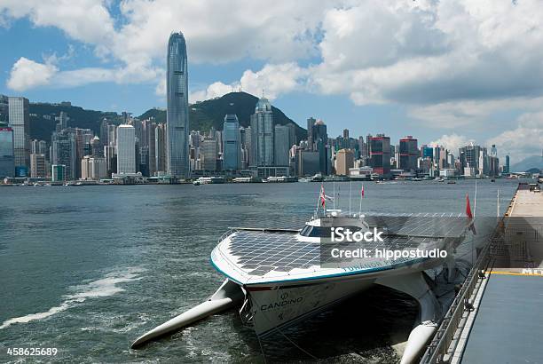 Barco Solar Visita Em Hong Kong - Fotografias de stock e mais imagens de Painel Solar - Painel Solar, Central de Energia Solar, Energia Solar