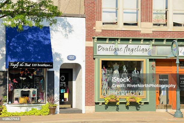 Estação Do Centro Da Cidade De Rochester Michigan - Fotografias de stock e mais imagens de Aldeia - Aldeia, Ao Ar Livre, Boutique