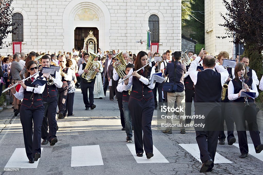 Bandeau coupe-vent street performance - Photo de Fanfare - Groupe célèbre libre de droits