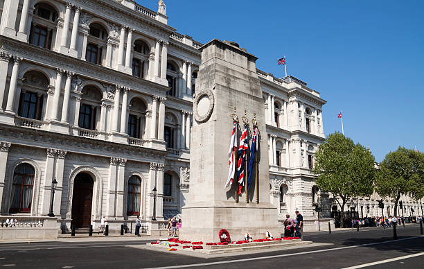 ammiragliato e cenotafio, whitehall - cenotaph foto e immagini stock