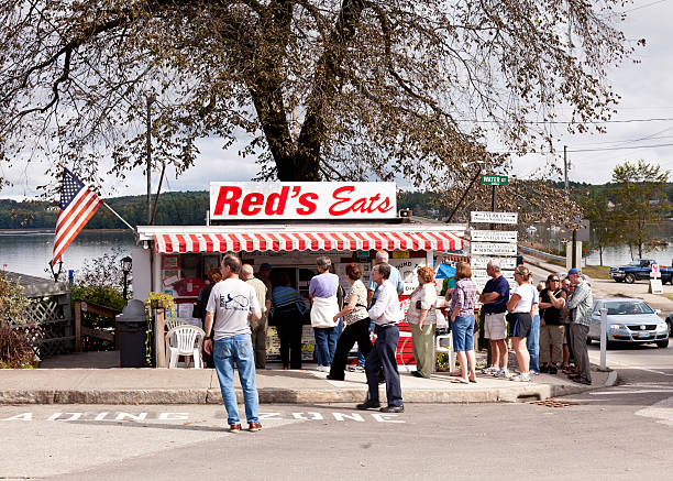 red's eats straßenrand restaurant, maine - editorial in a row national landmark famous place stock-fotos und bilder