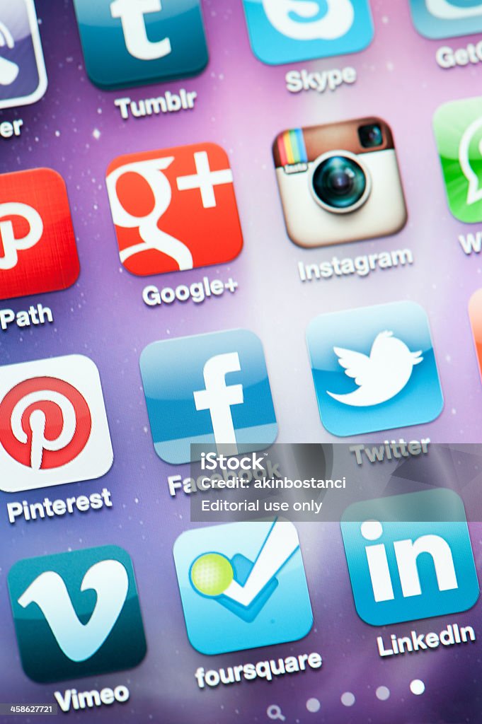 Facebook e aplicações de redes sociais no Iphone - Royalty-free Aplicação móvel Foto de stock