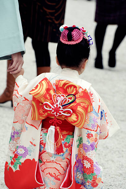 伝統的な少女 shichi -go -・京都で、日本 - 平安神宮 写真 ストックフォトと画像