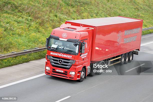 Camión En Alemán Autobahn Foto de stock y más banco de imágenes de Aire libre - Aire libre, Alemania, Asfalto