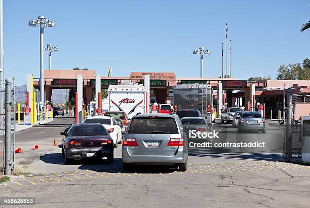 멕시코 국경 At Lukeville 아즈 Border Patrol에 대한 스톡 사진 및 기타 이미지 - Border Patrol, 검사-보기, 교통