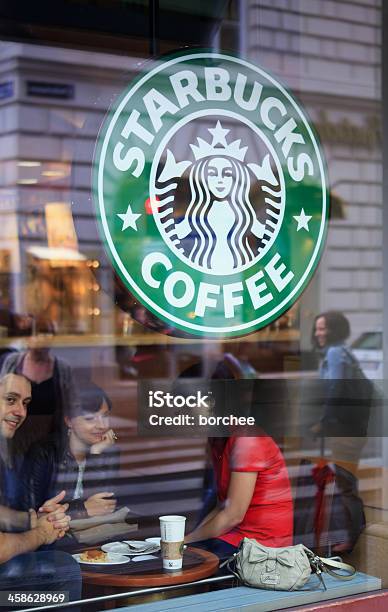 Photo libre de droit de Du Café Starbucks banque d'images et plus d'images libres de droit de Starbucks - Starbucks, Magasin, Affaires