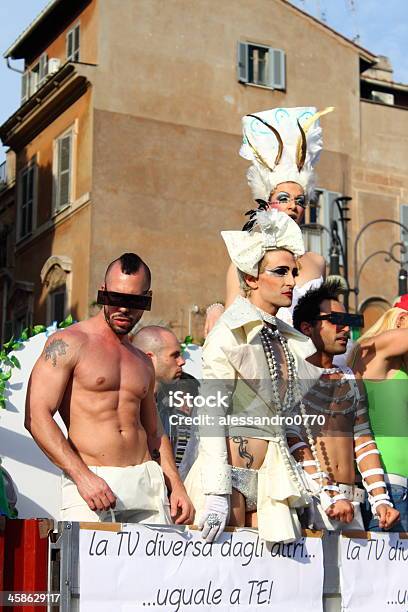 Roma Eur Manifestazione Di Orgoglio 2011 - Fotografie stock e altre immagini di A petto nudo - A petto nudo, Uomini, Adulto