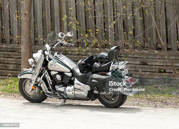 Suzuki Motocicleta Foto de stock y más banco de imágenes de Accesorio de cabeza - Accesorio de cabeza, Accesorio personal, Aire libre